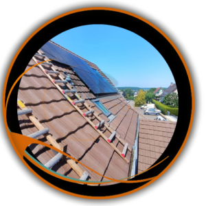 Tuiles et échelles avec panneaux solaires