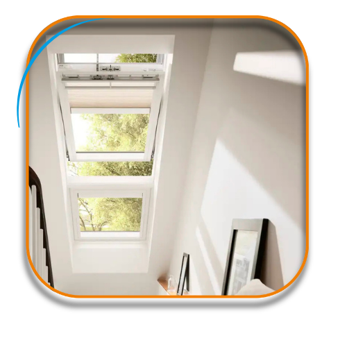 2 fenêtres de toit alignés dans une cuisine