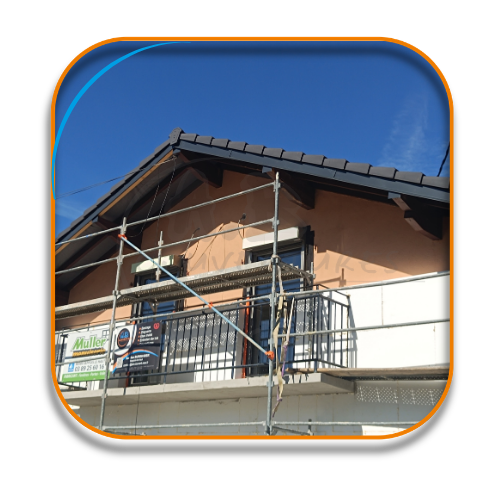 maison orange avec rive sous toit rénovées